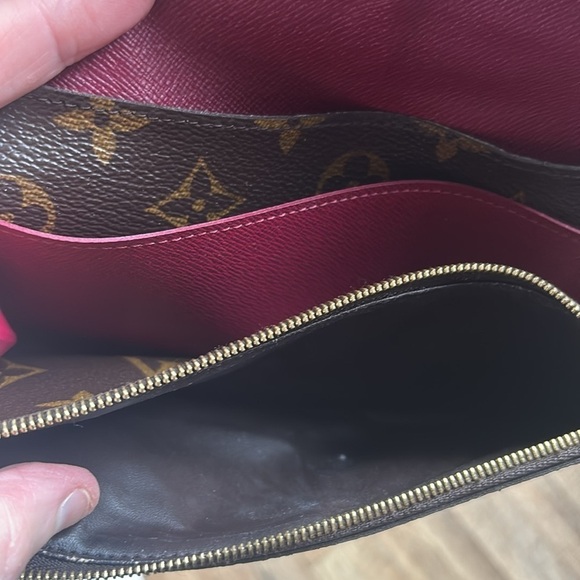 81836 Lv Monogram Emilie Long Wallet - Picture 4 of 8